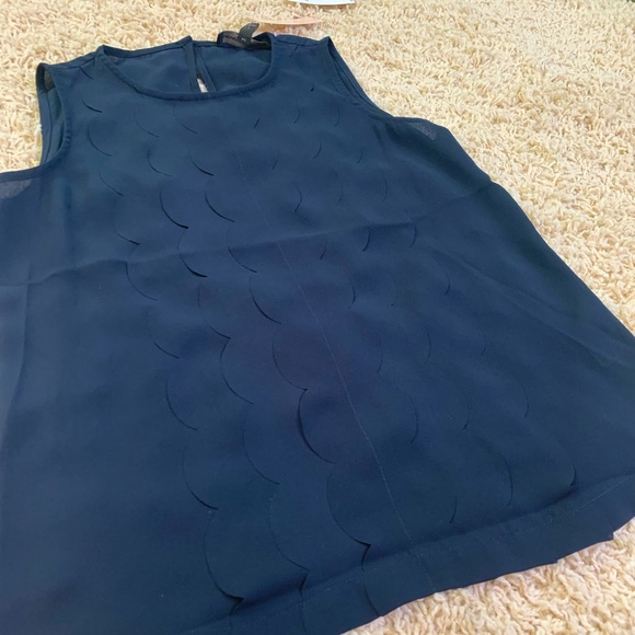 Banana Republic Blouse w/fabric scalloped in front - Picture 1 of 3